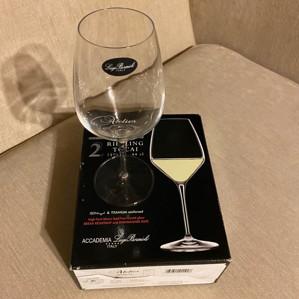 2 Wine Glasses